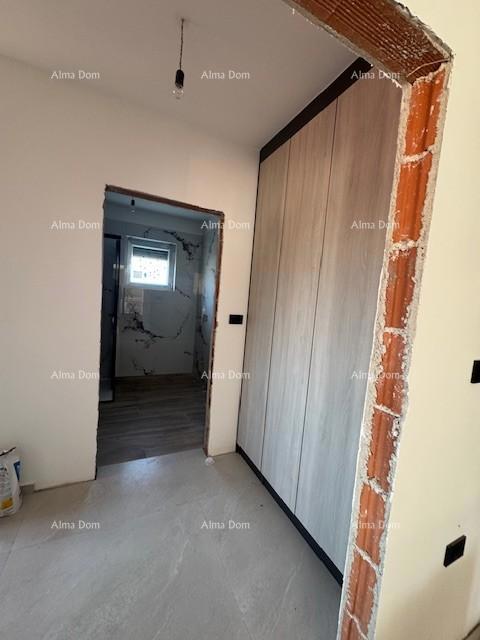 Šišan. Novozgrajena hiša z bazenom