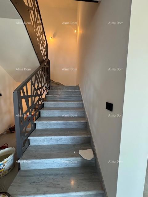 Šišan. Novozgrajena hiša z bazenom