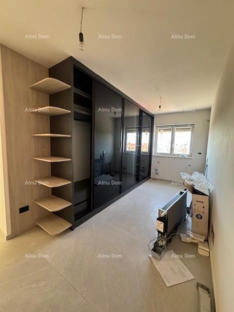 Šišan. Novozgrajena hiša z bazenom