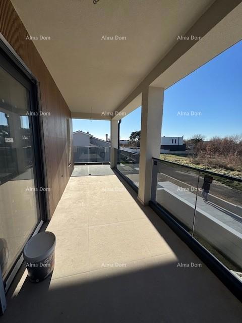 Šišan. Novozgrajena hiša z bazenom