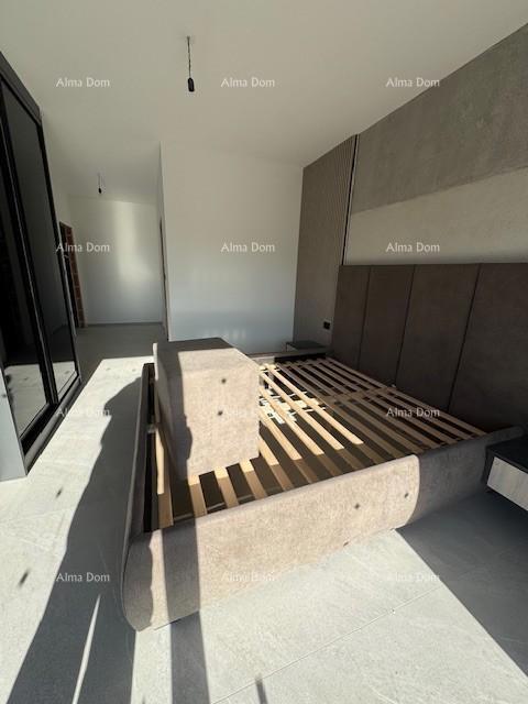 Šišan. Novozgrajena hiša z bazenom