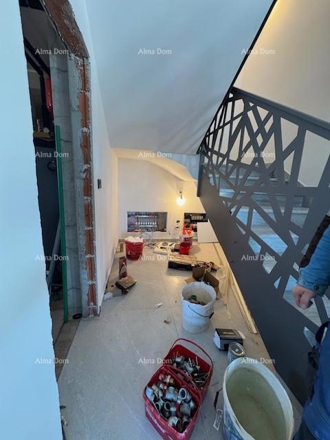 Šišan. Novozgrajena hiša z bazenom