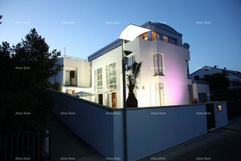 Na prodaju – Luksuzna vila 60 m od morja, Peščena uvala