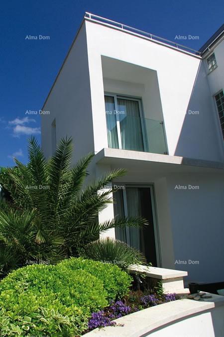 Na prodaju – Luksuzna vila 60 m od morja, Peščena uvala