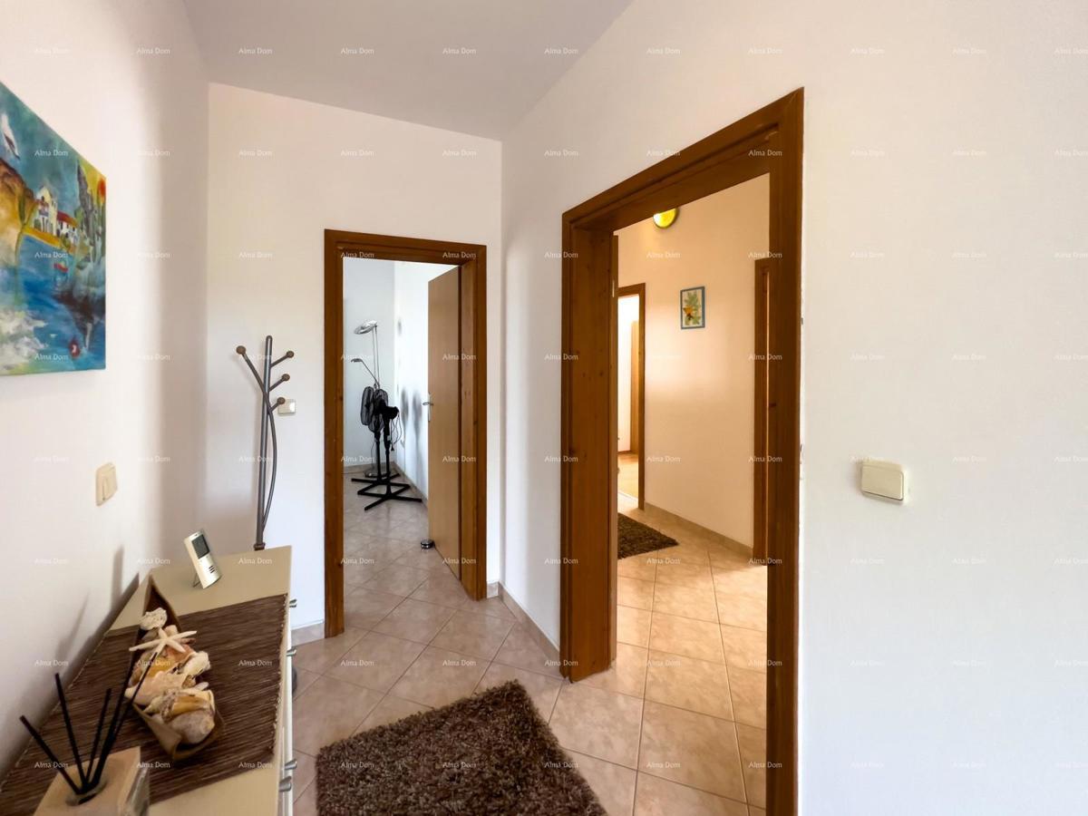 Hiša, blizu obvoznice.