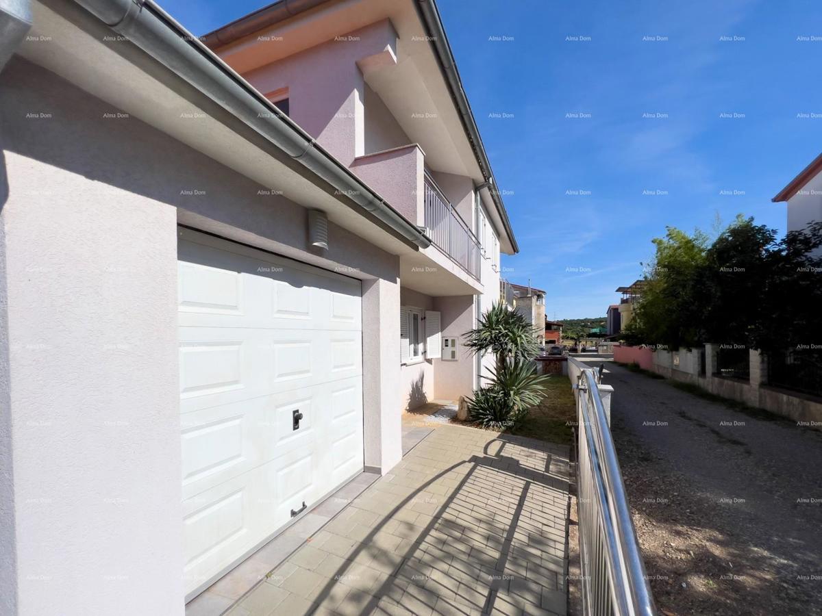 Hiša, blizu obvoznice.