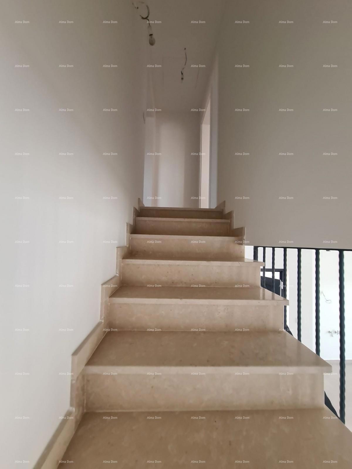 Hiša z bazenom za prodajo - Svetvinčenat