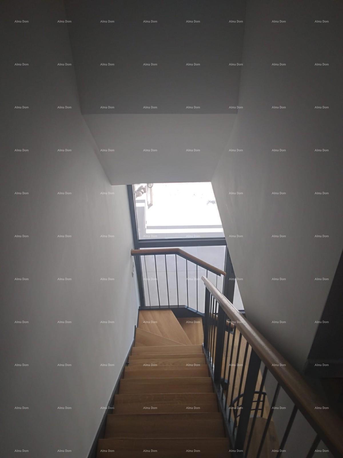 Novi, moderni stanovanjski kompleks, Rovinj! Dvonadstropno stanovanje s parkirnim in garažnim mestom!