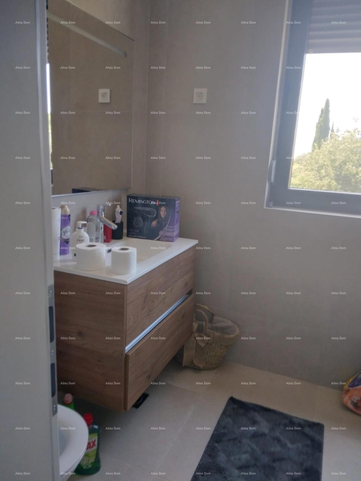 Novi, moderni stanovanjski kompleks, Rovinj! Dvonadstropno stanovanje s parkirnim in garažnim mestom!