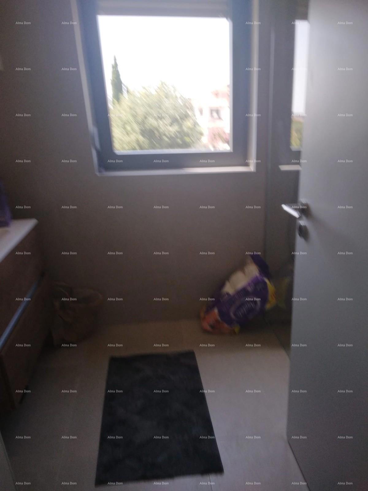 Novi, moderni stanovanjski kompleks, Rovinj! Dvonadstropno stanovanje s parkirnim in garažnim mestom!