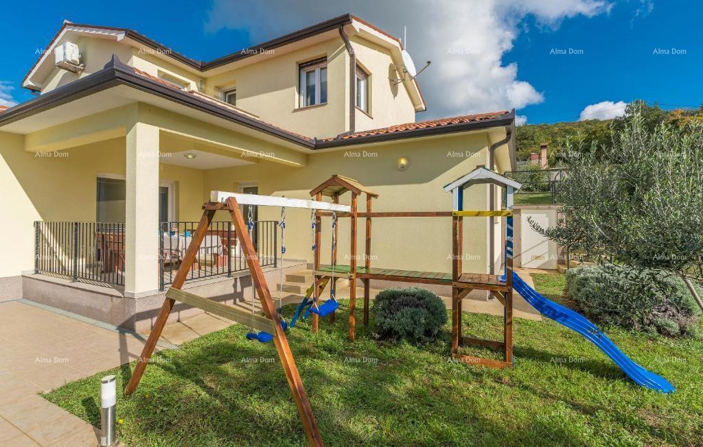 Počitniška hiša z bazenom in velikim vrtom