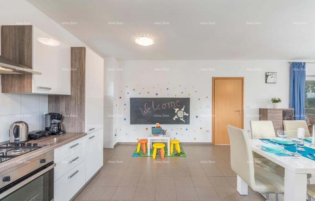 Počitniška hiša z bazenom in velikim vrtom