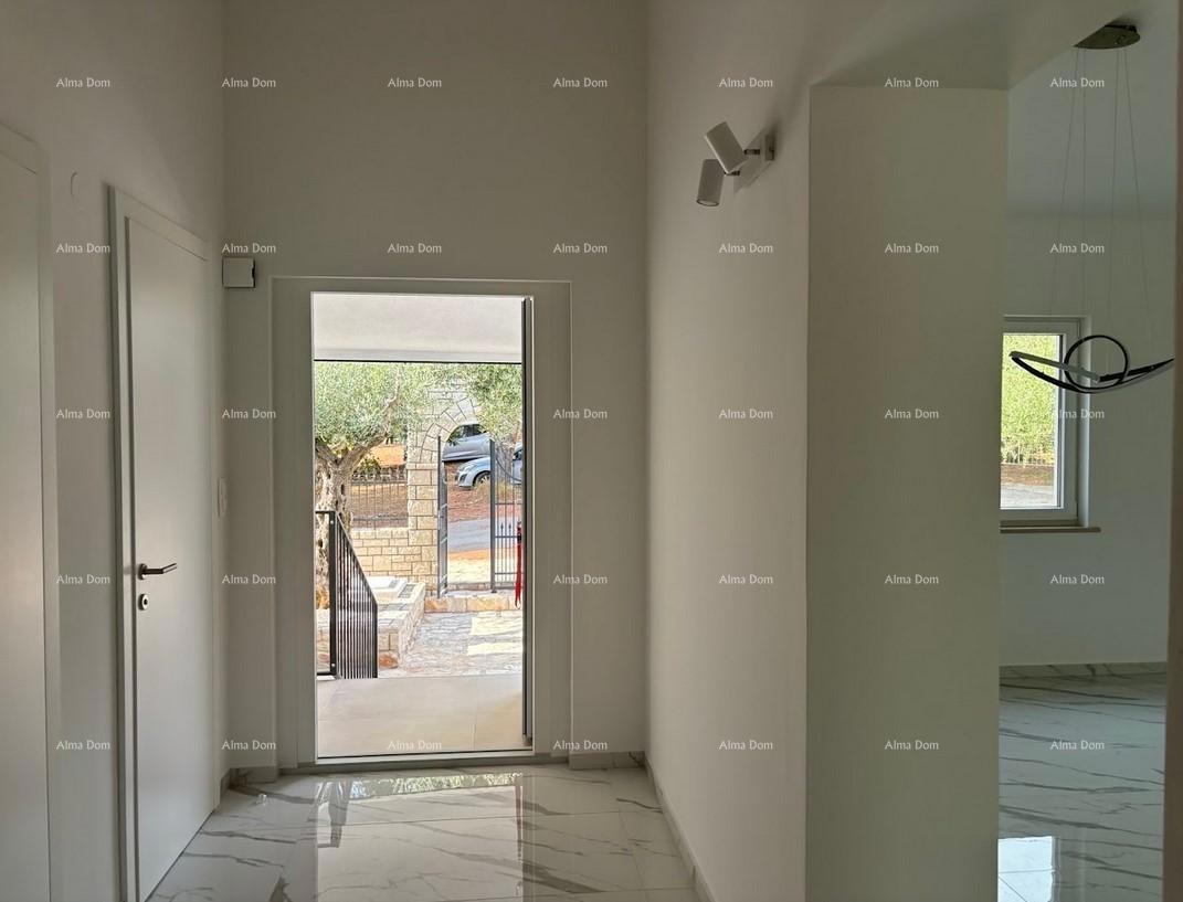 UMAG – Hiša s bazenom in tremi ločenimi apartmaji