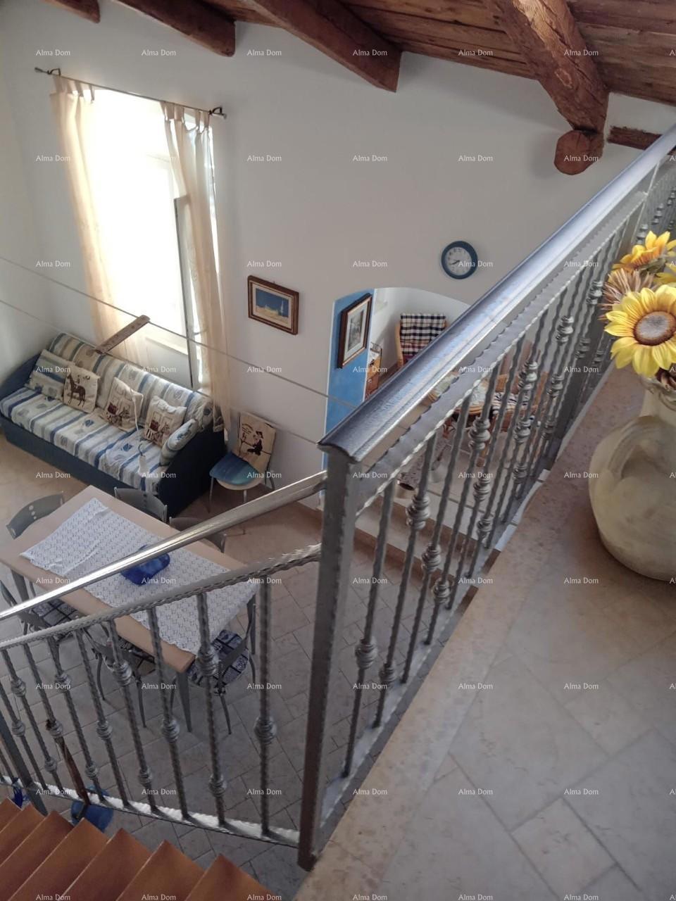 Blizina grada Umaga. Na prodaju duplex hiša, 123,65 m2 ob sami obali morja, 10 metrov do morja.