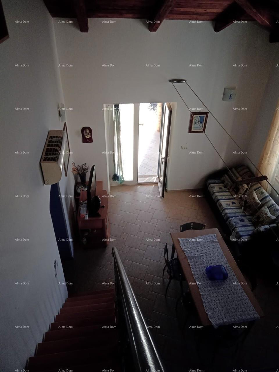 Blizina grada Umaga. Na prodaju duplex hiša, 123,65 m2 ob sami obali morja, 10 metrov do morja.