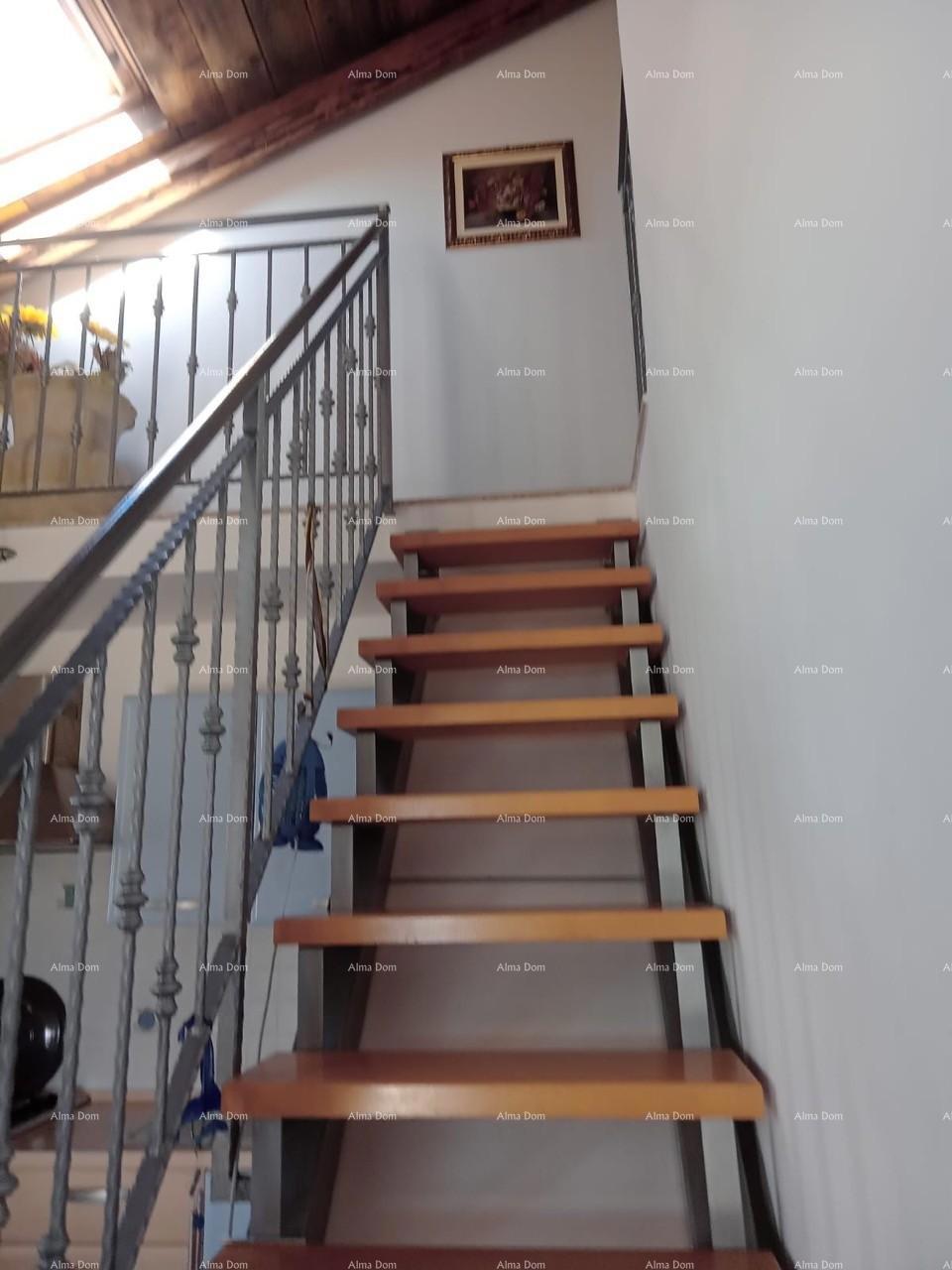 Blizina grada Umaga. Na prodaju duplex hiša, 123,65 m2 ob sami obali morja, 10 metrov do morja.