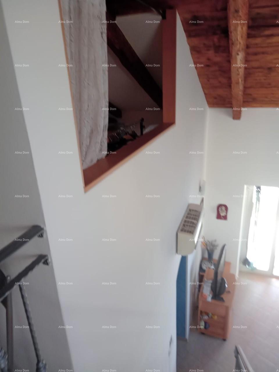 Blizina grada Umaga. Na prodaju duplex hiša, 123,65 m2 ob sami obali morja, 10 metrov do morja.