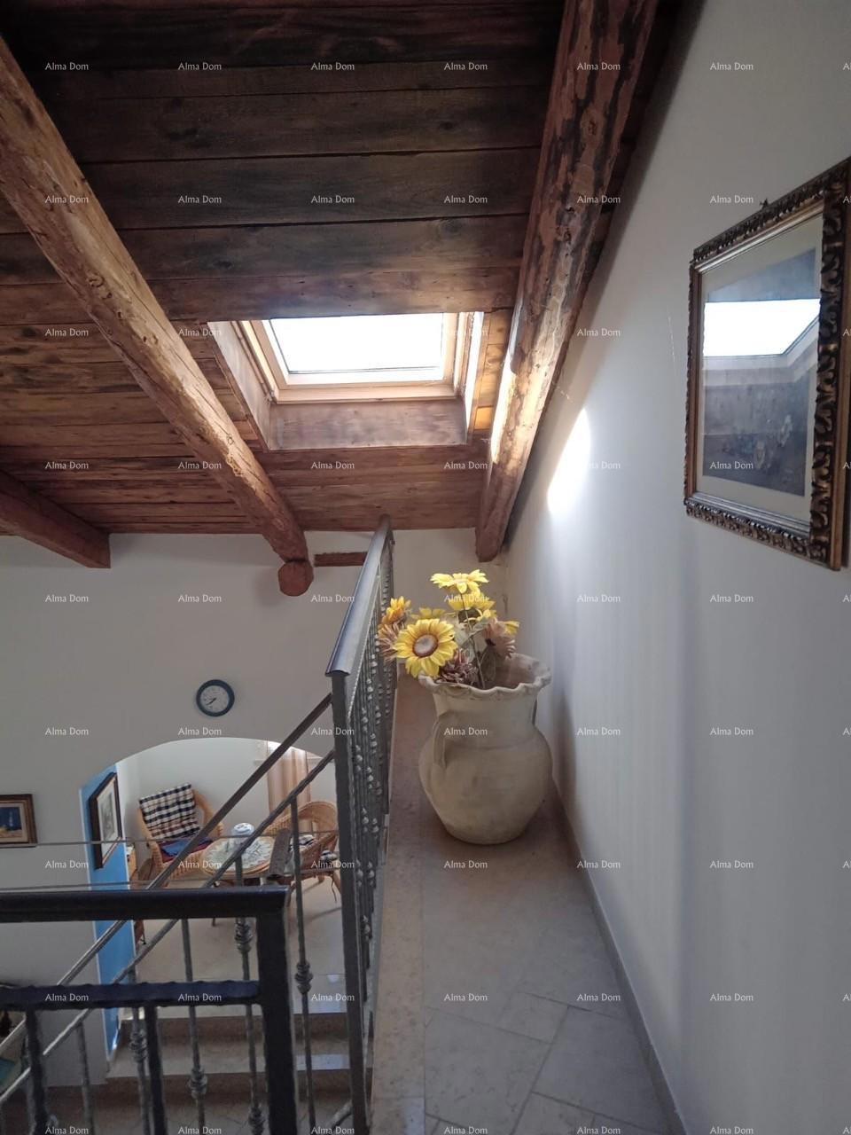 Blizina grada Umaga. Na prodaju duplex hiša, 123,65 m2 ob sami obali morja, 10 metrov do morja.