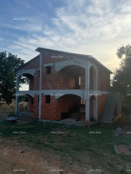 Prodaja kuće z apartmaji v ROH-BAU fazi – Medulin