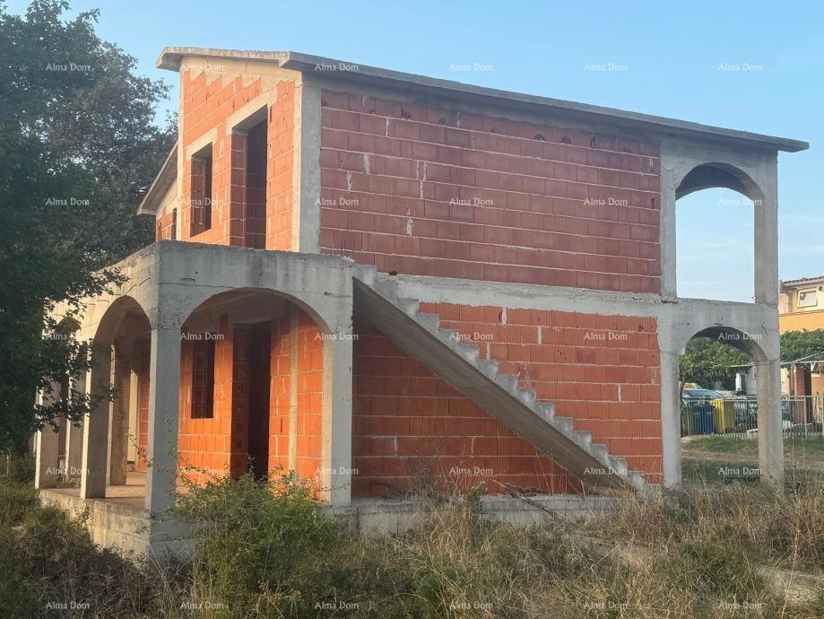 Prodaja kuće z apartmaji v ROH-BAU fazi – Medulin
