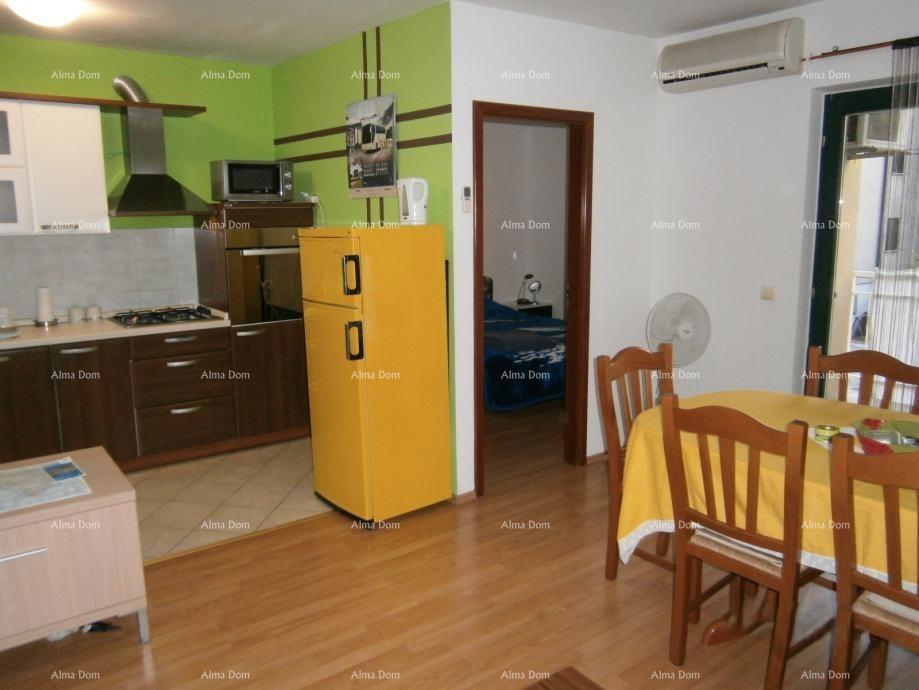 Umag, štirisobno stanovanje v novogradnji, 200 m od morja