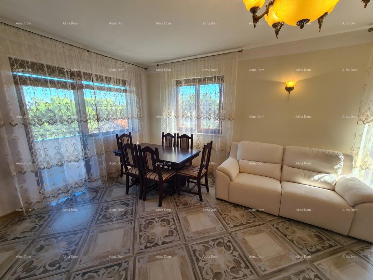 Trinadstropno stanovanje s strešno teraso! 100 metrov do morja.