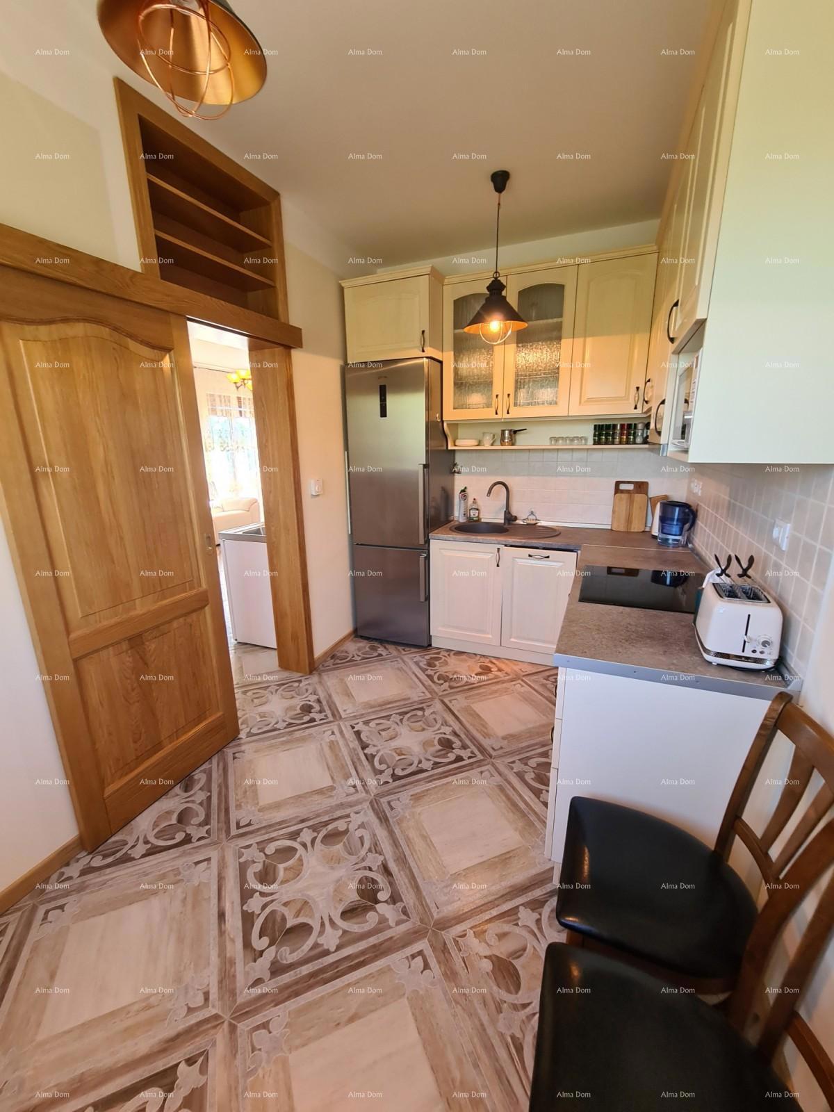 Trinadstropno stanovanje s strešno teraso! 100 metrov do morja.