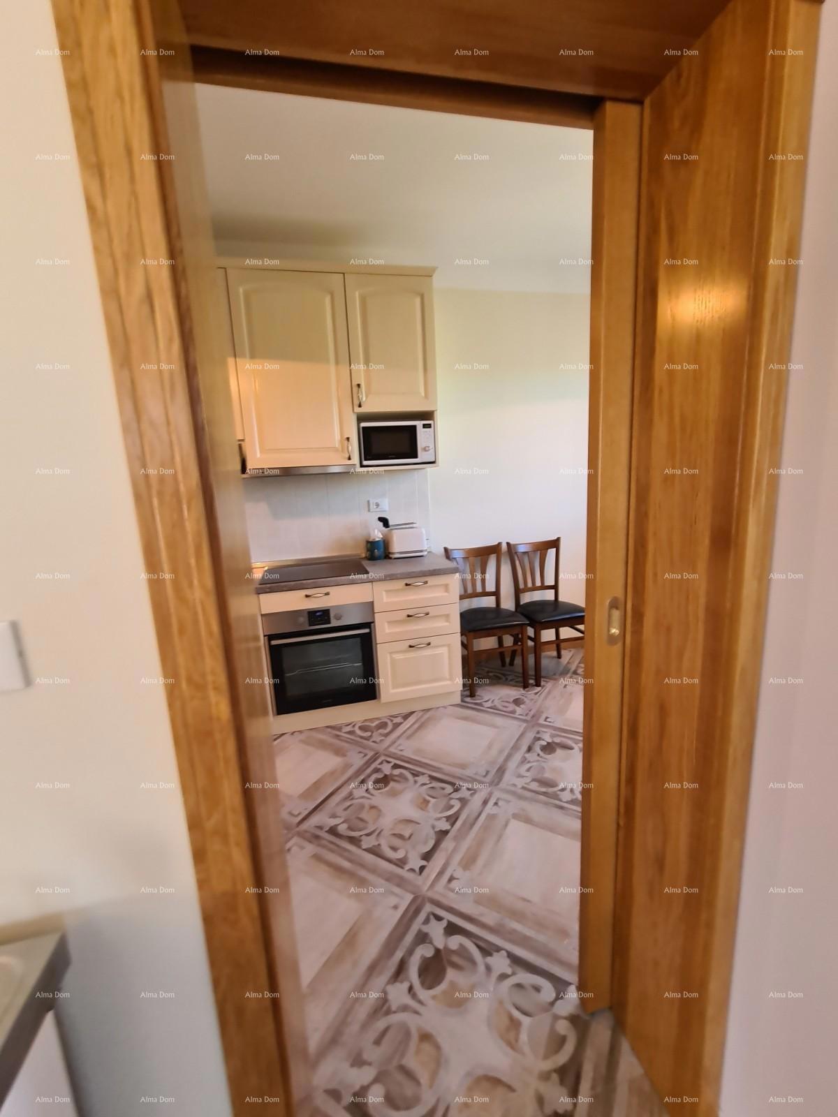 Trinadstropno stanovanje s strešno teraso! 100 metrov do morja.