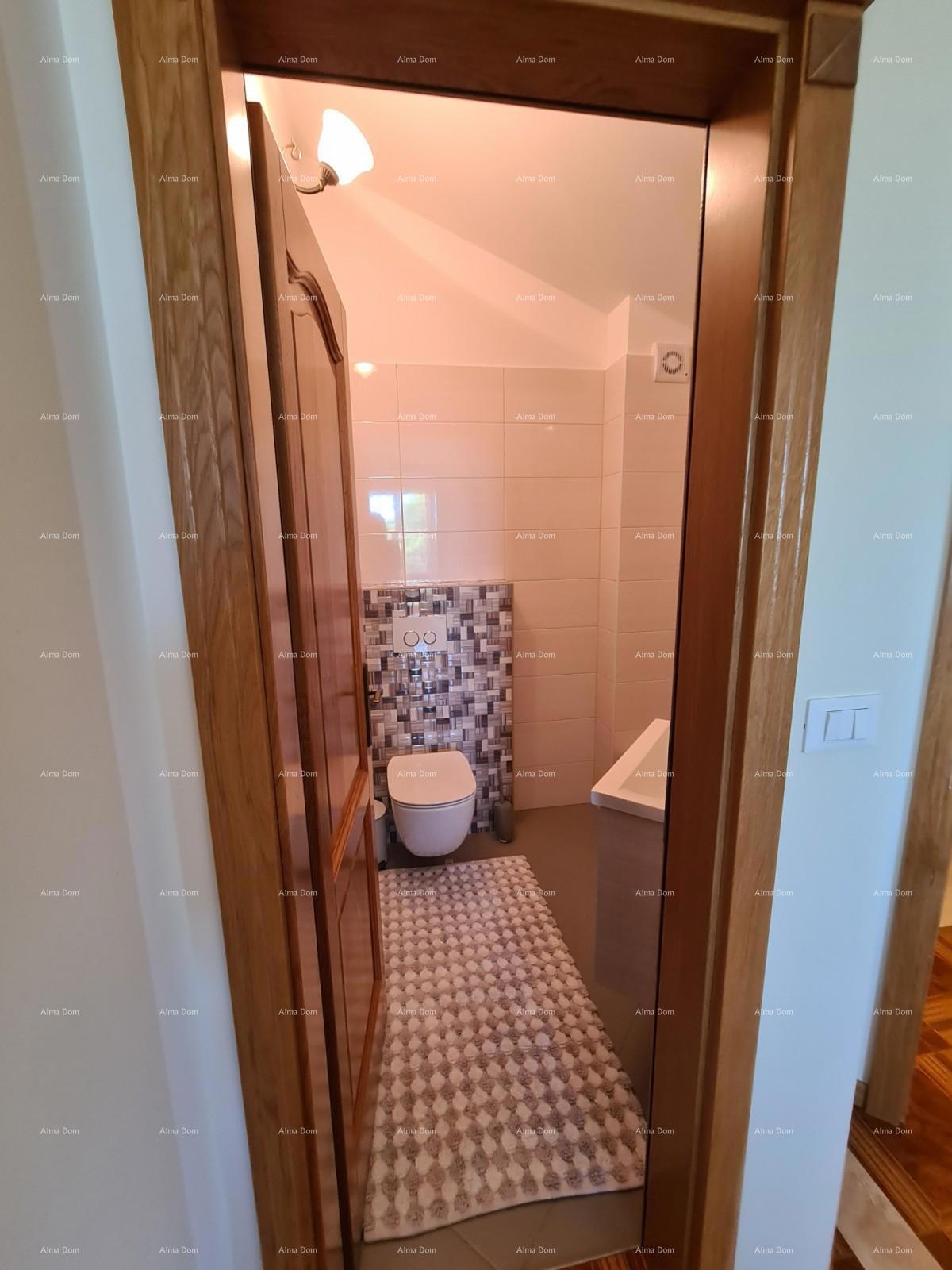 Trinadstropno stanovanje s strešno teraso! 100 metrov do morja.