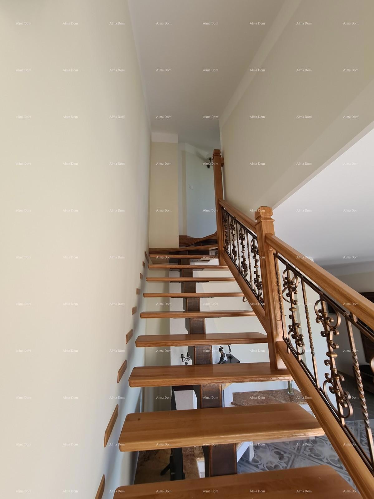 Trinadstropno stanovanje s strešno teraso! 100 metrov do morja.