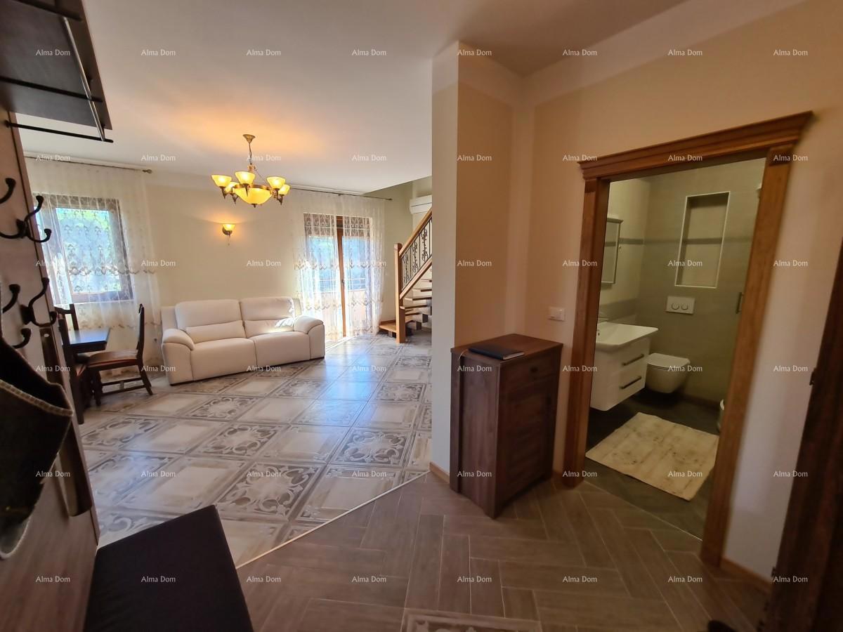 Trinadstropno stanovanje s strešno teraso! 100 metrov do morja.