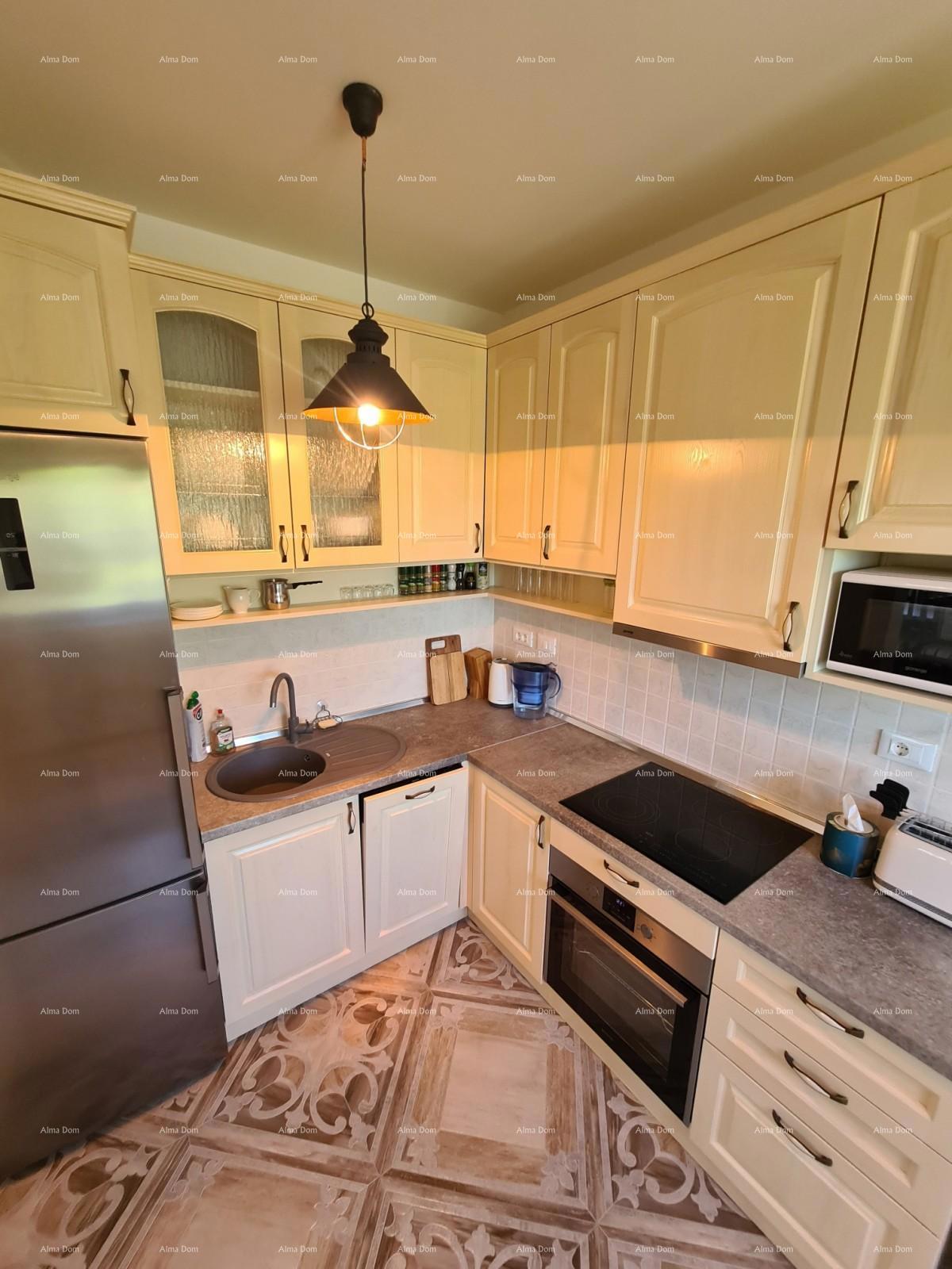 Trinadstropno stanovanje s strešno teraso! 100 metrov do morja.