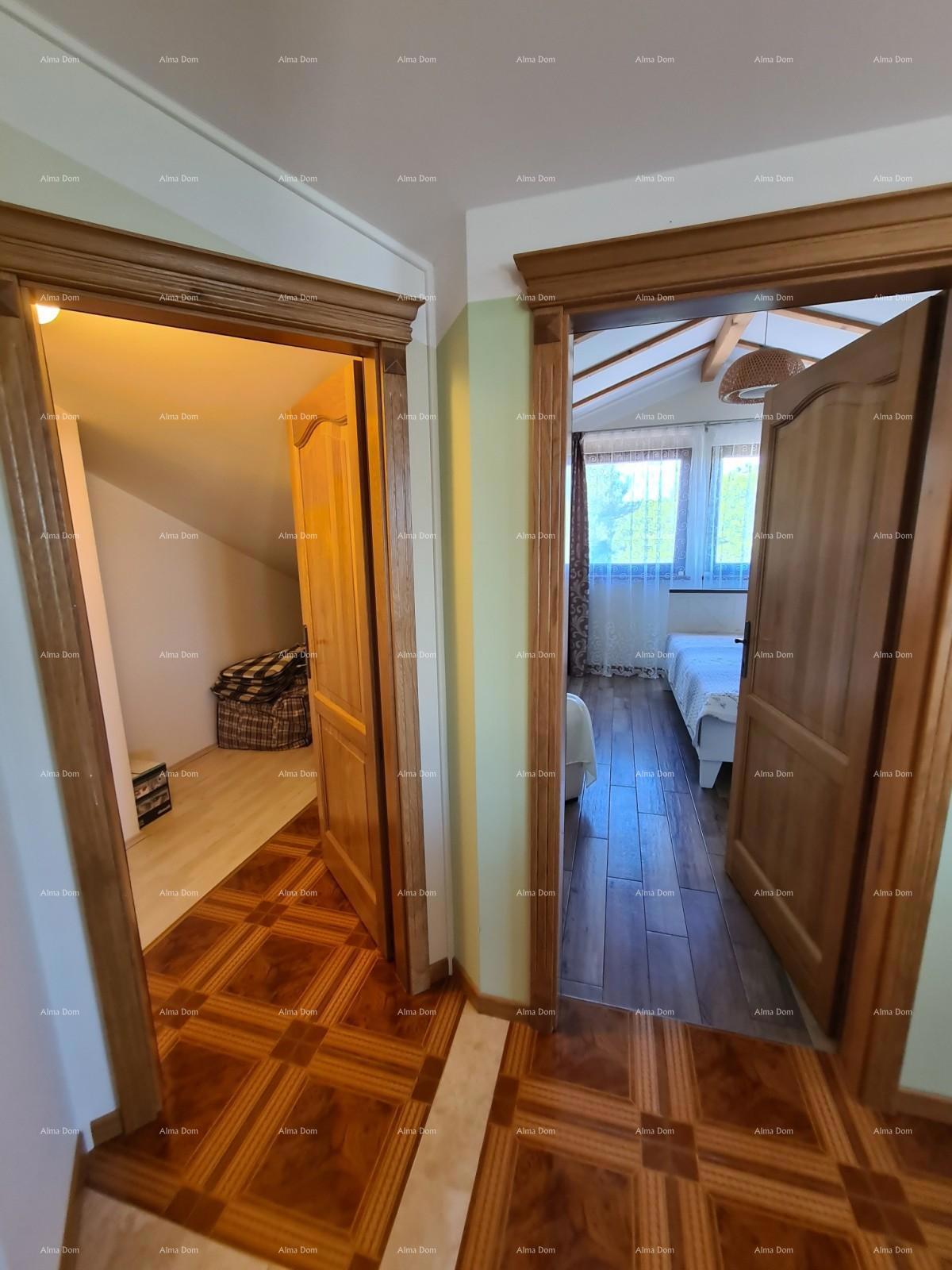 Trinadstropno stanovanje s strešno teraso! 100 metrov do morja.