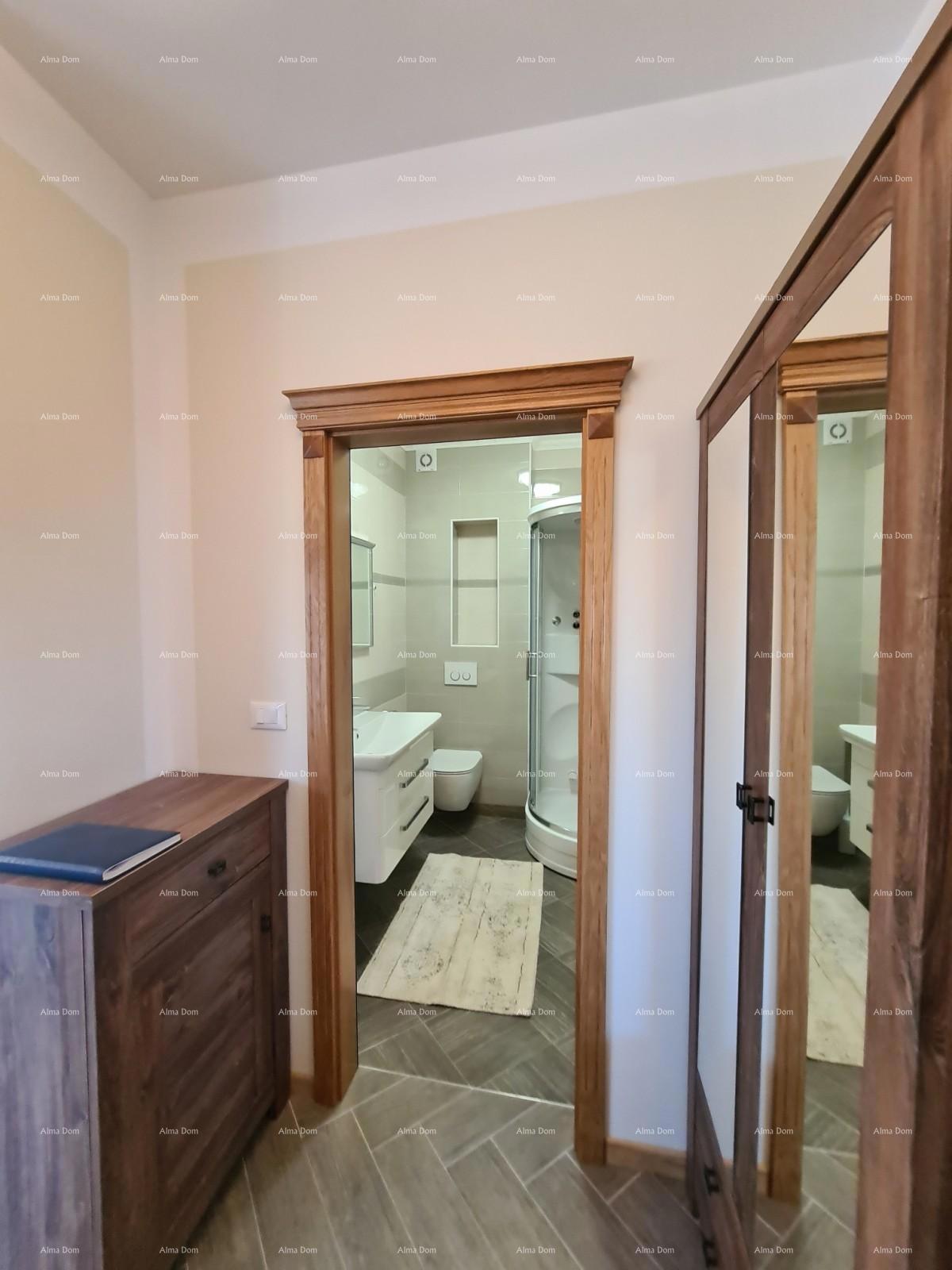 Trinadstropno stanovanje s strešno teraso! 100 metrov do morja.