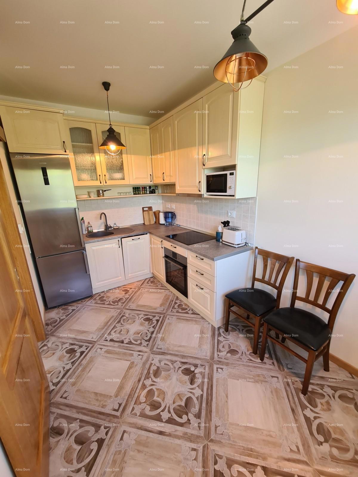 Trinadstropno stanovanje s strešno teraso! 100 metrov do morja.