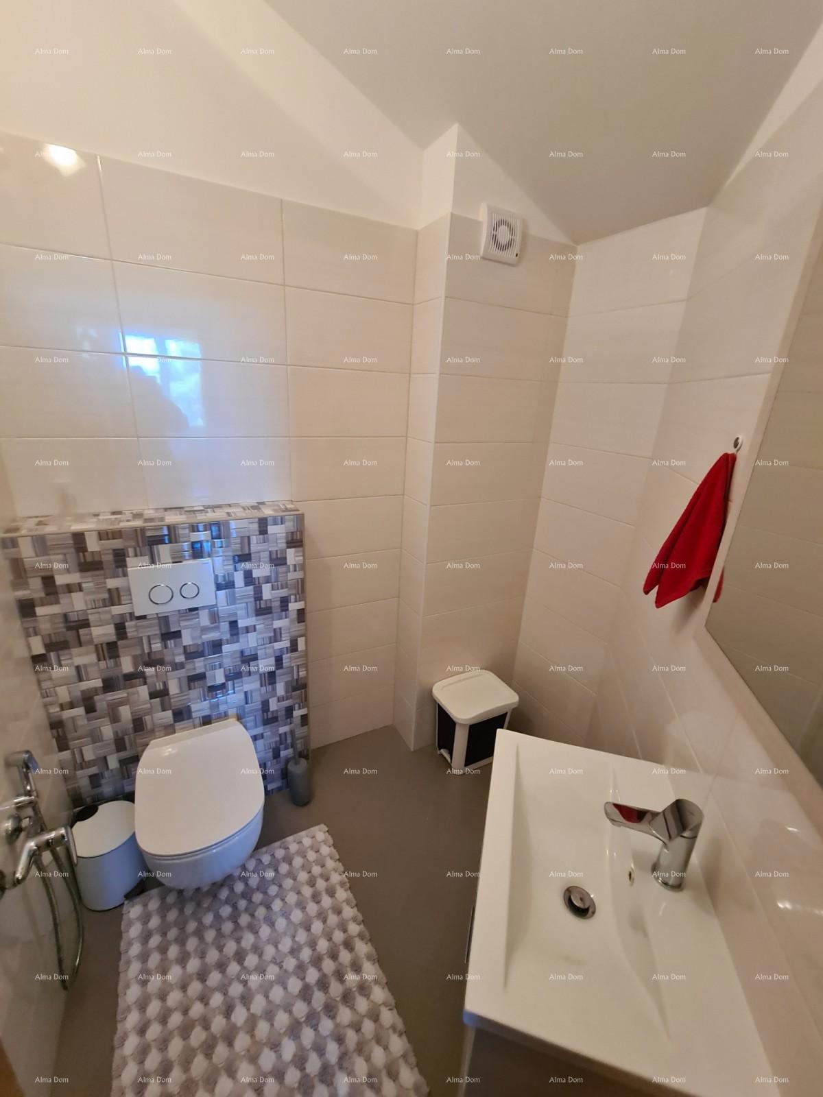 Trinadstropno stanovanje s strešno teraso! 100 metrov do morja.