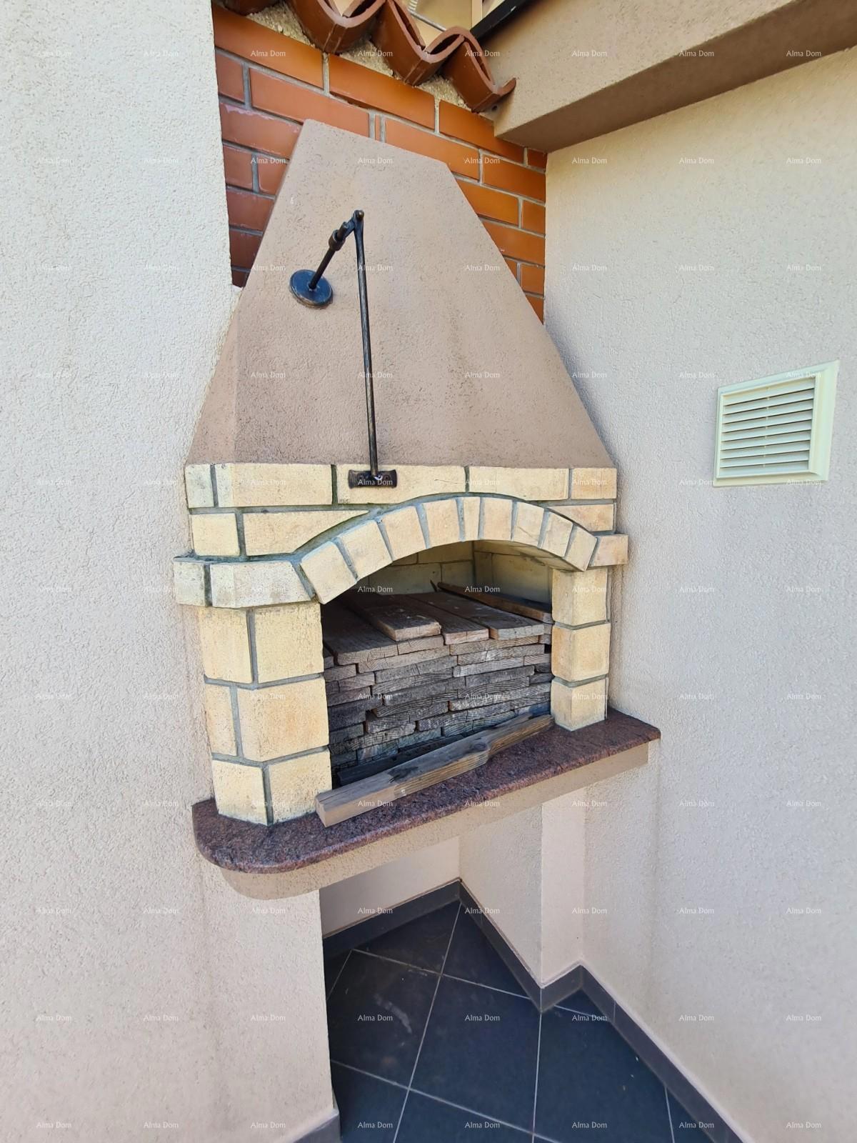 Trinadstropno stanovanje s strešno teraso! 100 metrov do morja.