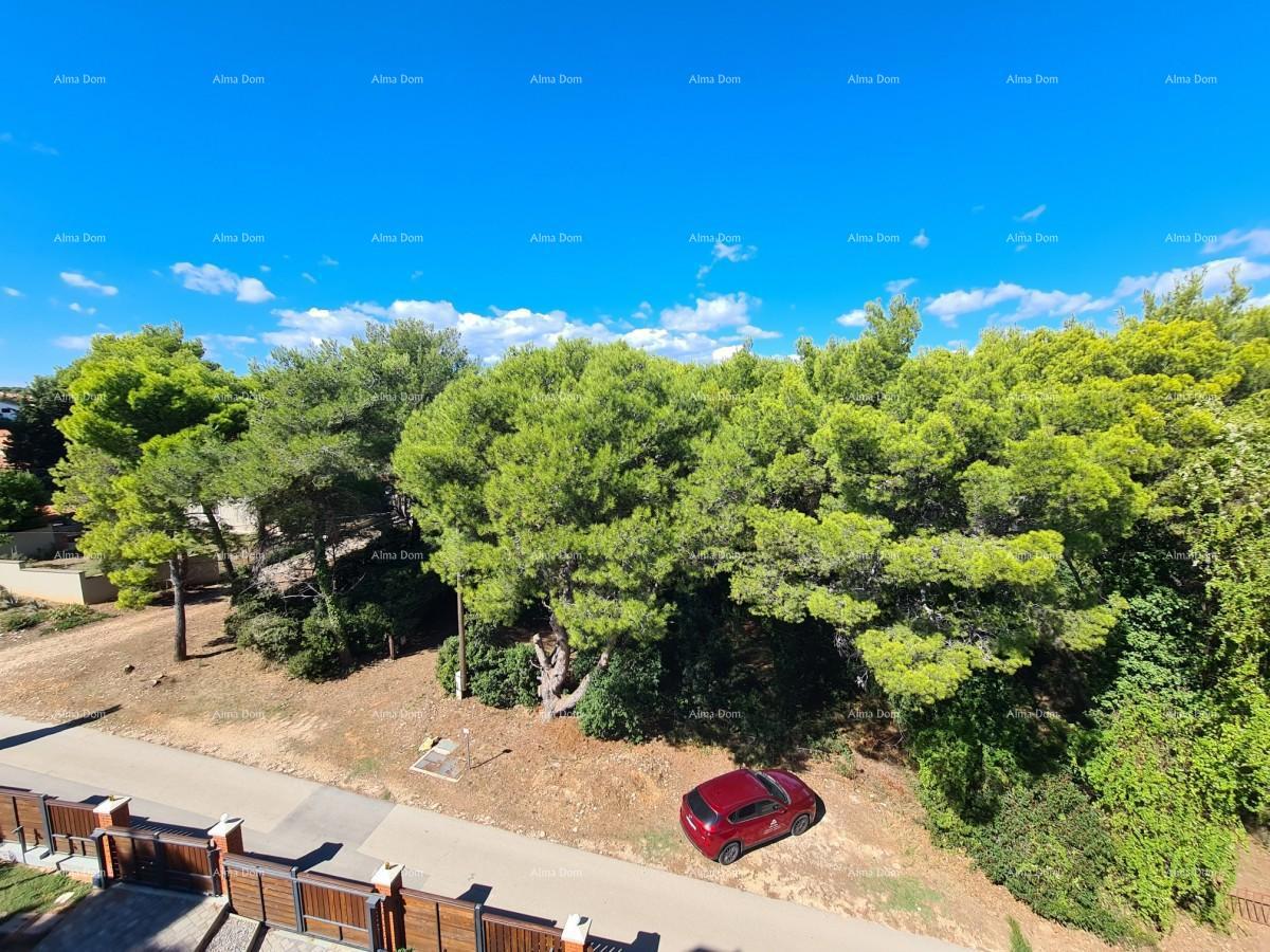 Trinadstropno stanovanje s strešno teraso! 100 metrov do morja.