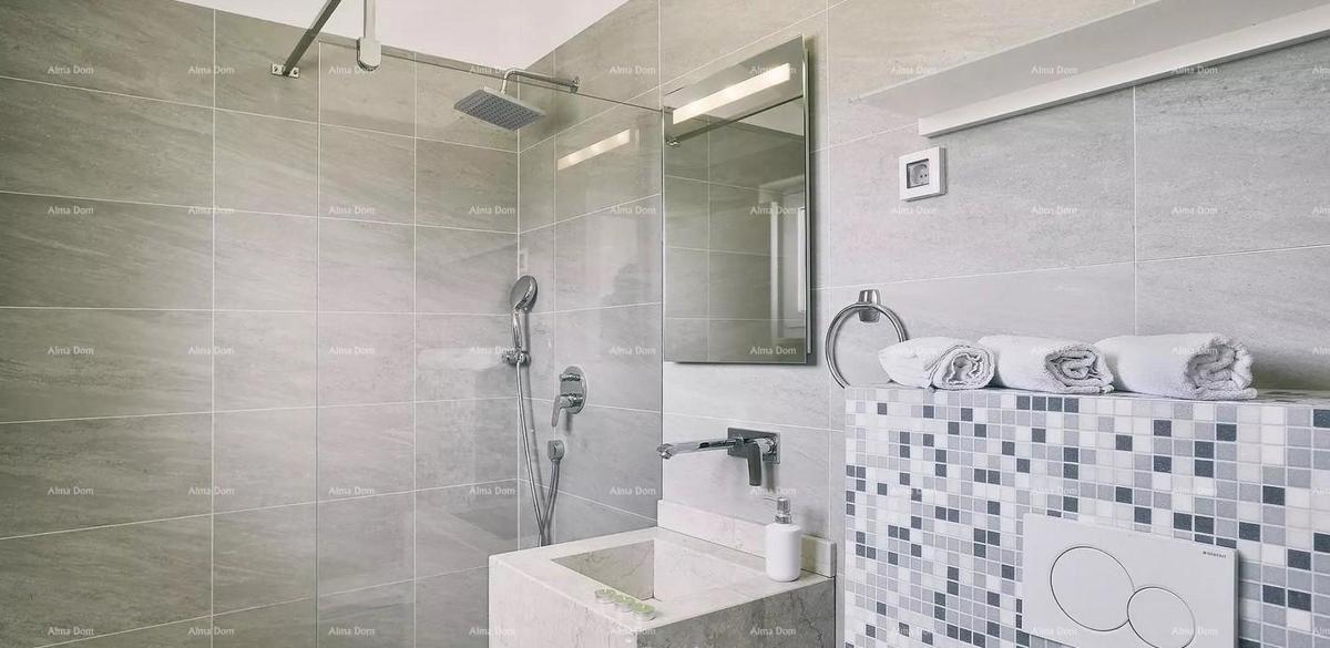 Prodaja čudovite vile z bazenom na atraktivni lokaciji, Pošesi, Medulin!