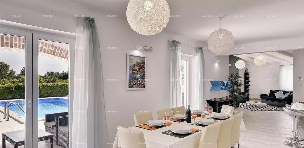 Prodaja čudovite vile z bazenom na atraktivni lokaciji, Pošesi, Medulin!