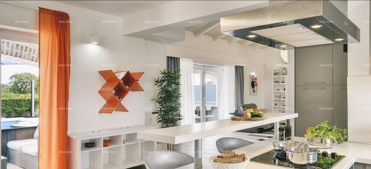 Prodaja čudovite vile z bazenom na atraktivni lokaciji, Pošesi, Medulin!