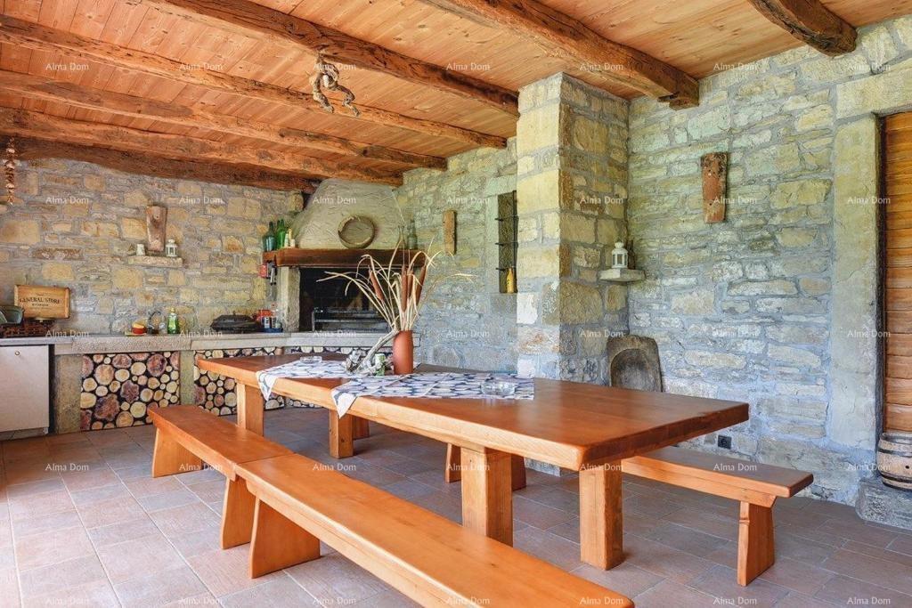 Prodaja se čudovita vila z bazenom v bližini Pazina