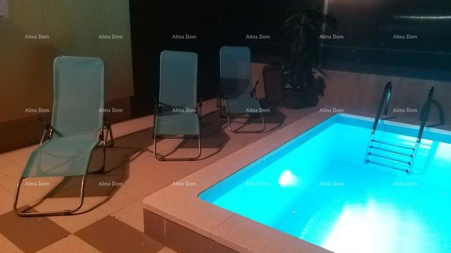 Peroj – Hiša s tremi apartmaji in bazenom