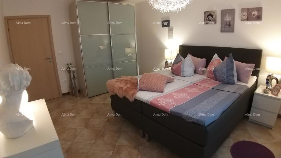 Peroj – Hiša s tremi apartmaji in bazenom