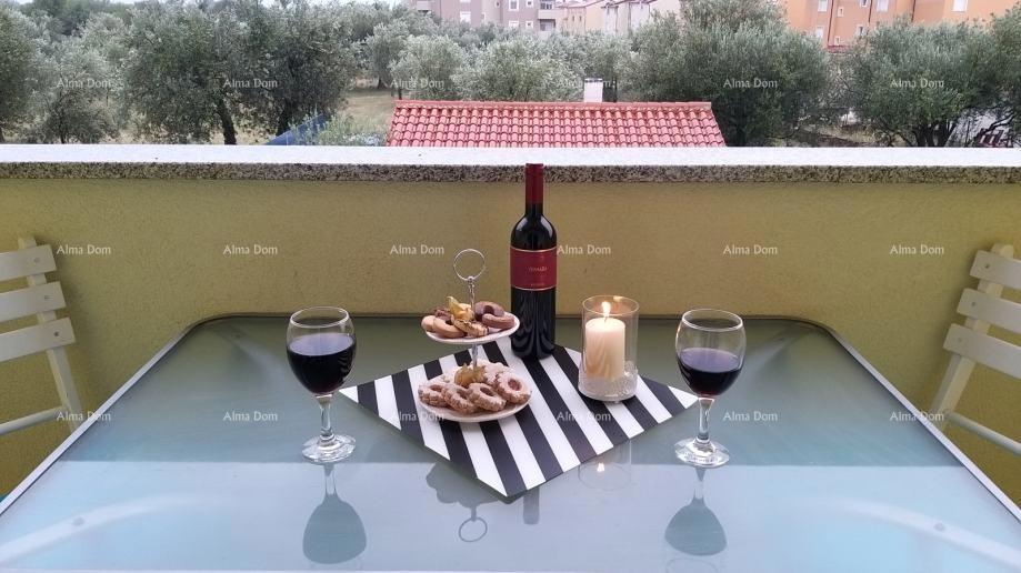 Peroj – Hiša s tremi apartmaji in bazenom