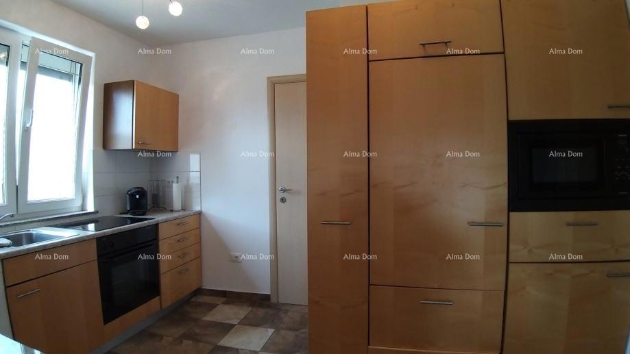 Peroj – Hiša s tremi apartmaji in bazenom