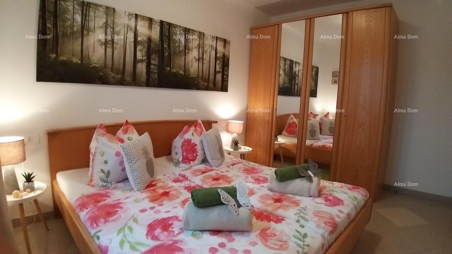 Peroj – Hiša s tremi apartmaji in bazenom