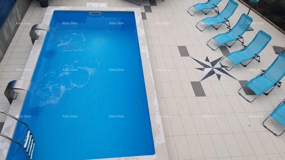 Peroj – Hiša s tremi apartmaji in bazenom