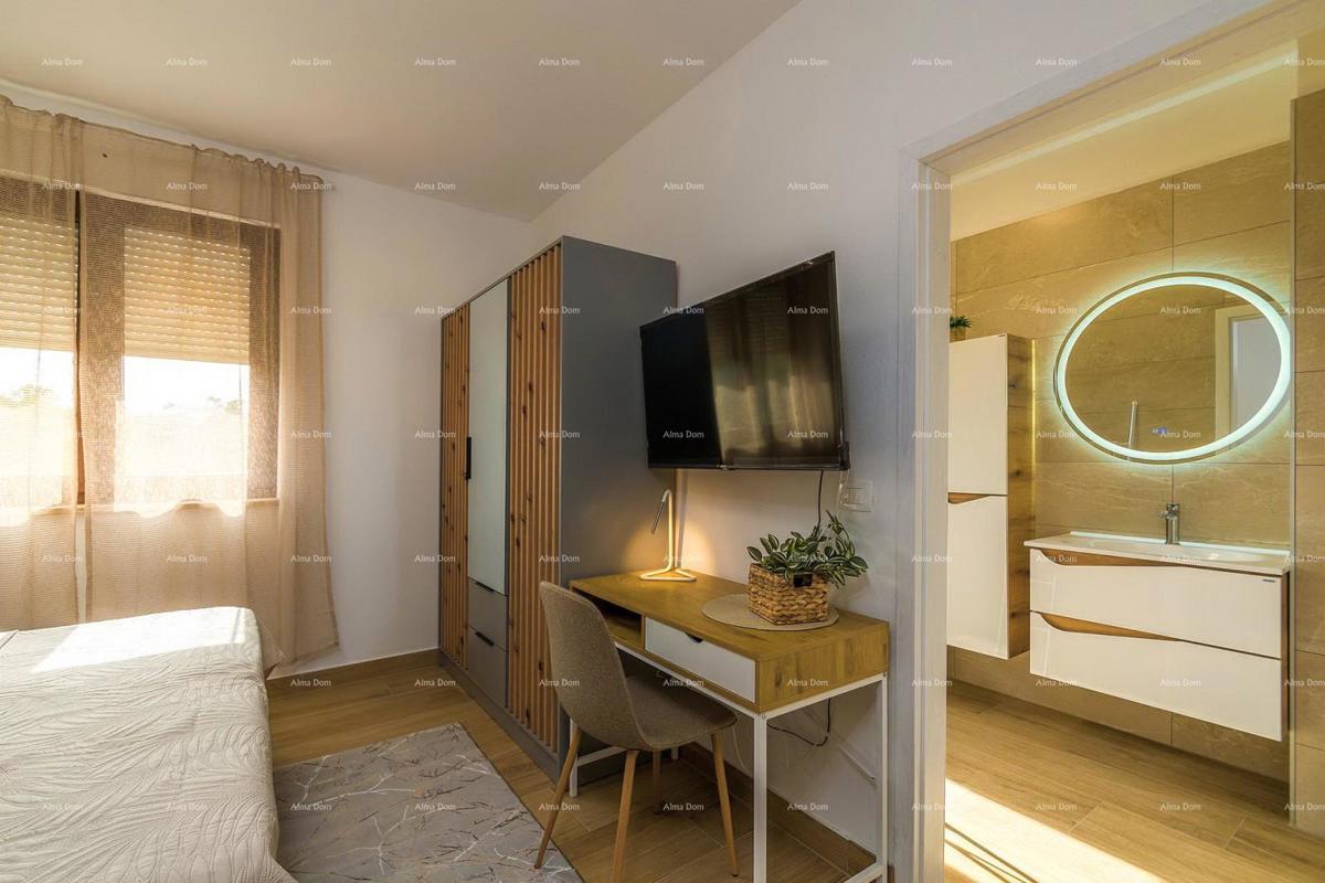 Moderna dvojna hiša s bazenom v mirnem Svetvinčentu, idealna za počitek ali najem!