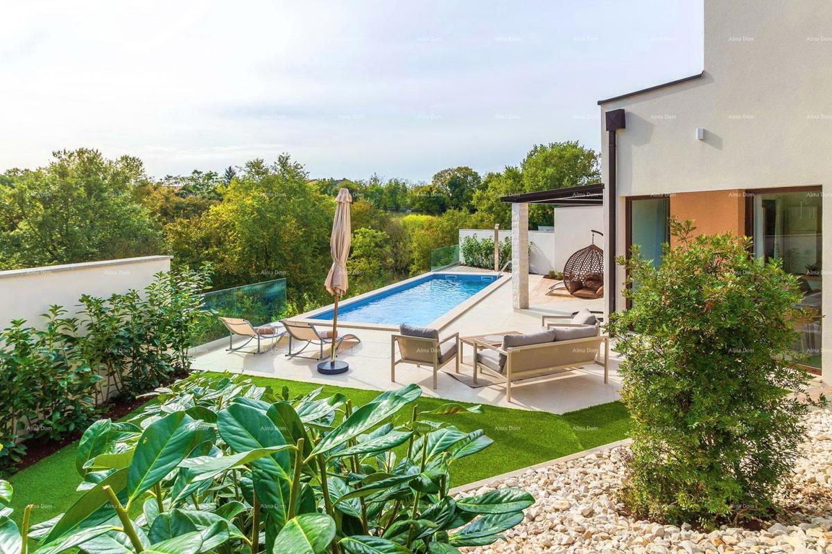 Moderna dvojna hiša s bazenom v mirnem Svetvinčentu, idealna za počitek ali najem!